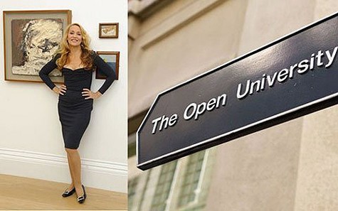 ĐH Open được thiết kế dành cho những người có công việc bận rộn. 1,9% triệu phú người Anh có bằng đại học của trường này, trong đó có người mẫu kiêm diễn viên Jerry Hall. Cô có bằng cử nhân ngành Nhân văn của ĐH Open.